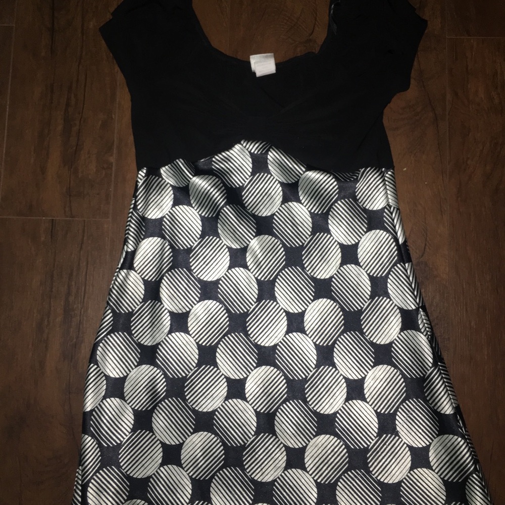 Silver and Black Circular Design Top